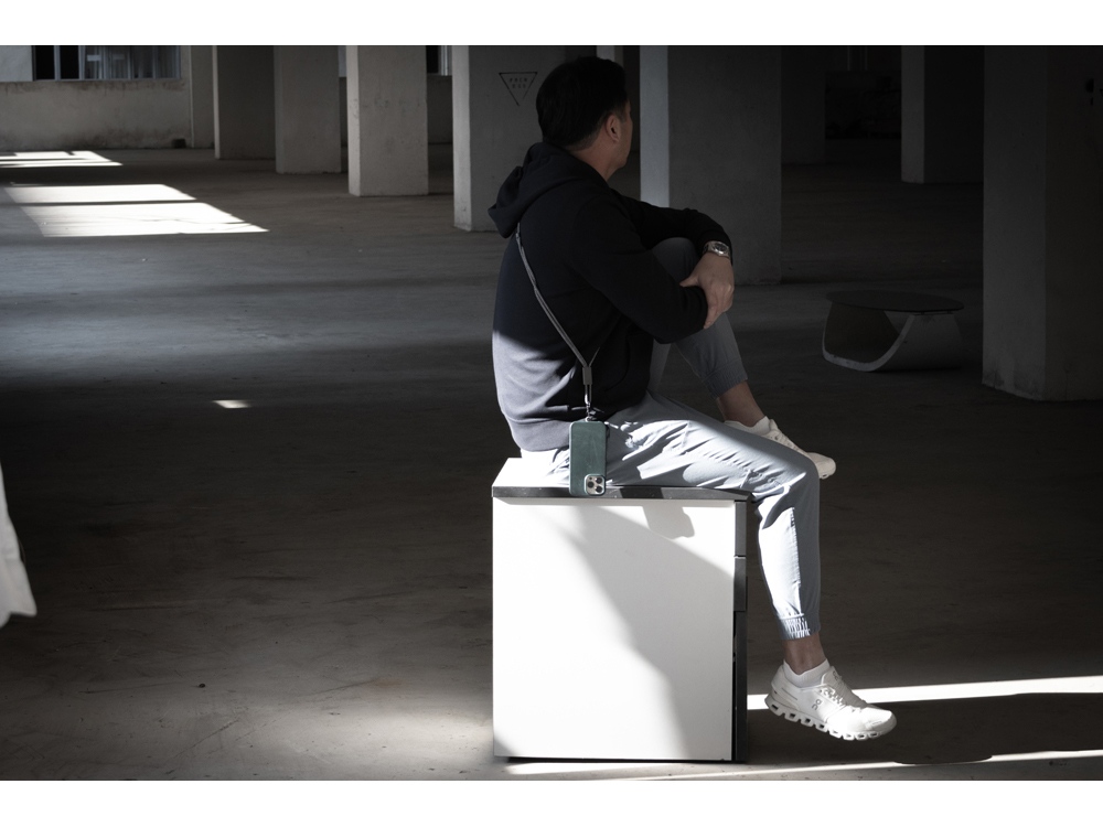 Ремешок на руку для телефона Lany Eco, серый