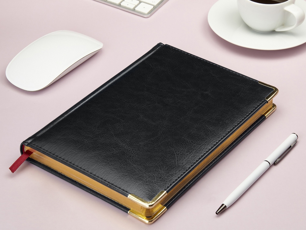 Ежедневник А5 датированный Sidney Nebraska 2026, черный (золотой обрез, золотые уголки)