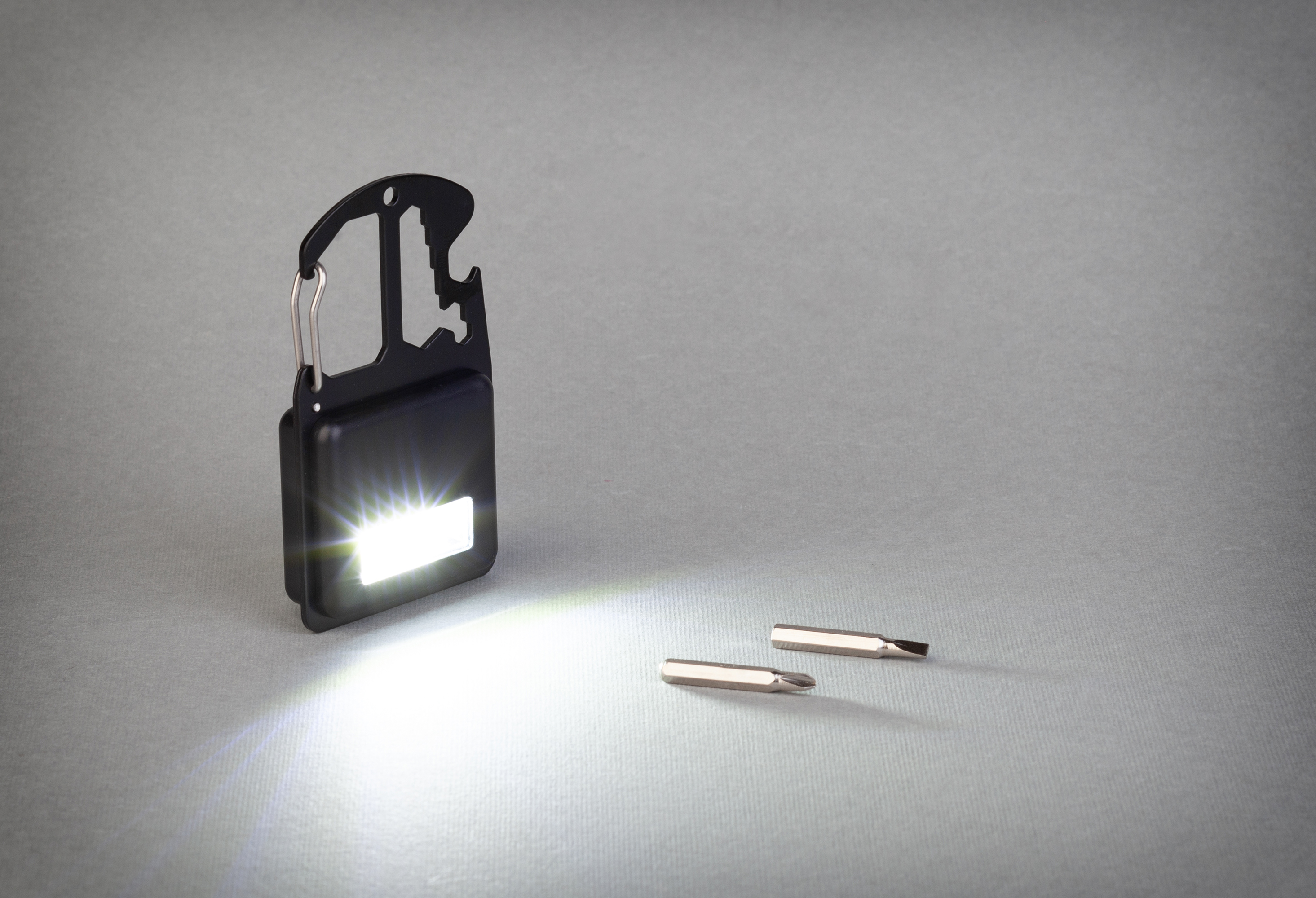 Брелок-мультитул-фонарь "Multy" Брелок-мультитул-фонарь "Multy"