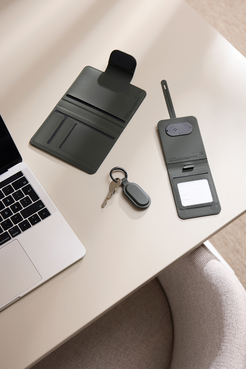 Обложка на паспорт VINGA Baltimore RCS с Bluetooth-трекером Dual