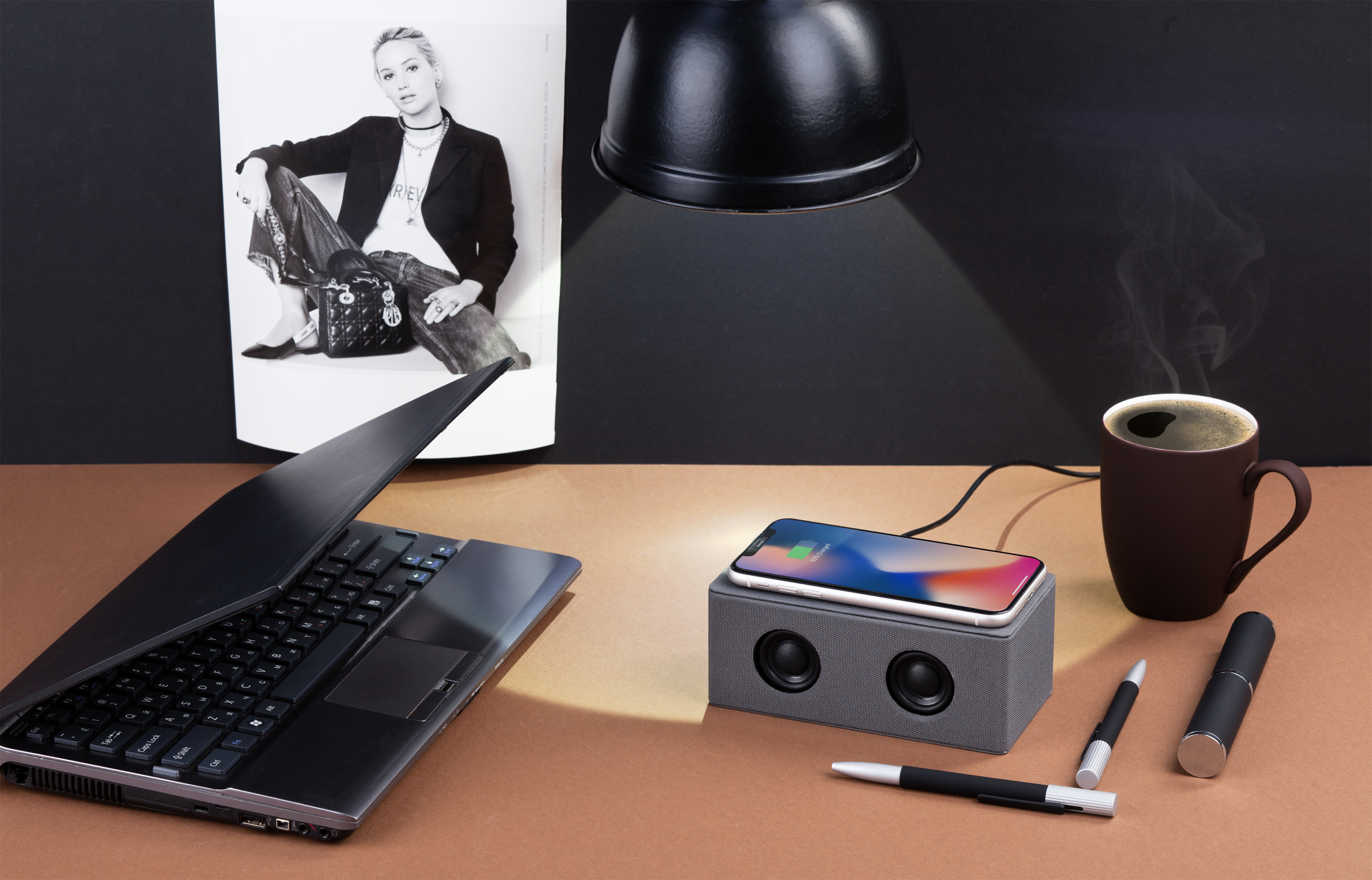 Bluetooth колонка "Cool Gray" с двумя динамиками (2х3Вт) и беспроводным зарядным устройством, переработанный пластик (RPET) Bluetooth колонка "Cool Gray" с двумя динамиками (2х3Вт) и беспроводным зарядным устройством, переработанный пластик (RPET)