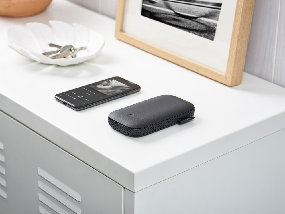 Внешний аккумулятор с беспроводной колонкой Powersound, черный Внешний аккумулятор с беспроводной колонкой Powersound, черный