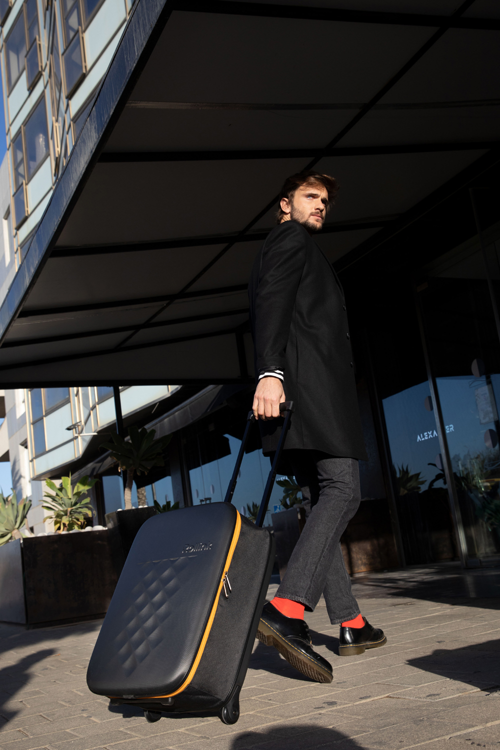 Чемодан складной Rollink Earth 55x40x20 см, 2 колеса, черный/оранжевый