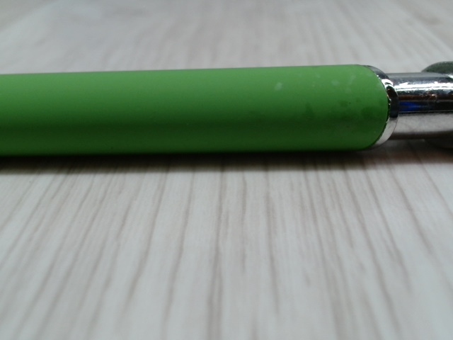 Ручка металлическая soft-touch шариковая со стилусом Sway, зеленое яблоко/серебристый (P)