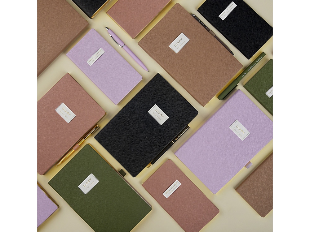 Ежедневник недатированный А5 Morandi. Пыльная роза с нашивкой, пыльно-розовый Ежедневник недатированный А5 Morandi. Пыльная роза с нашивкой, пыльно-розовый