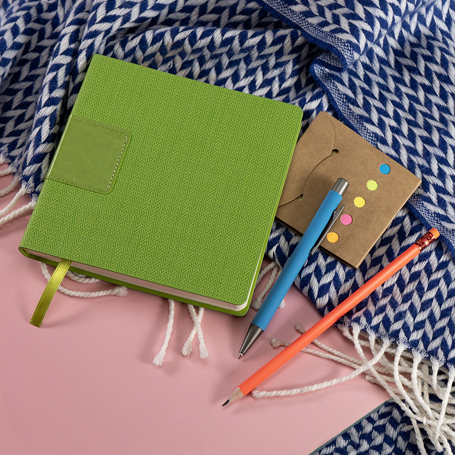 Ежедневник недатированный Scotty, А5-,  зеленое яблоко, кремовый блок, без обреза