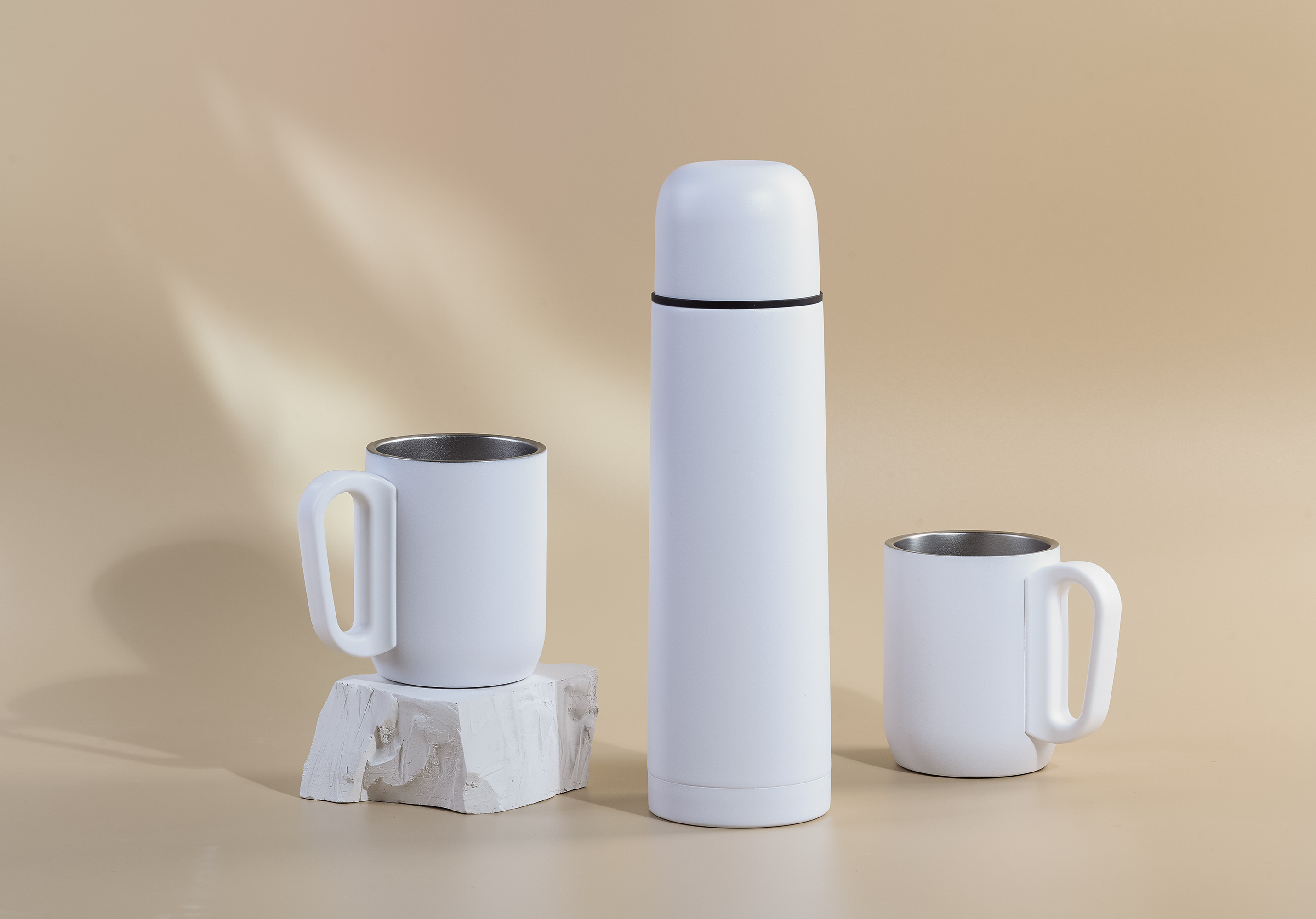 Набор "Гейзер" (термос, 2 кружки), покрытие пудра Набор "Гейзер" (термос, 2 кружки), покрытие пудра