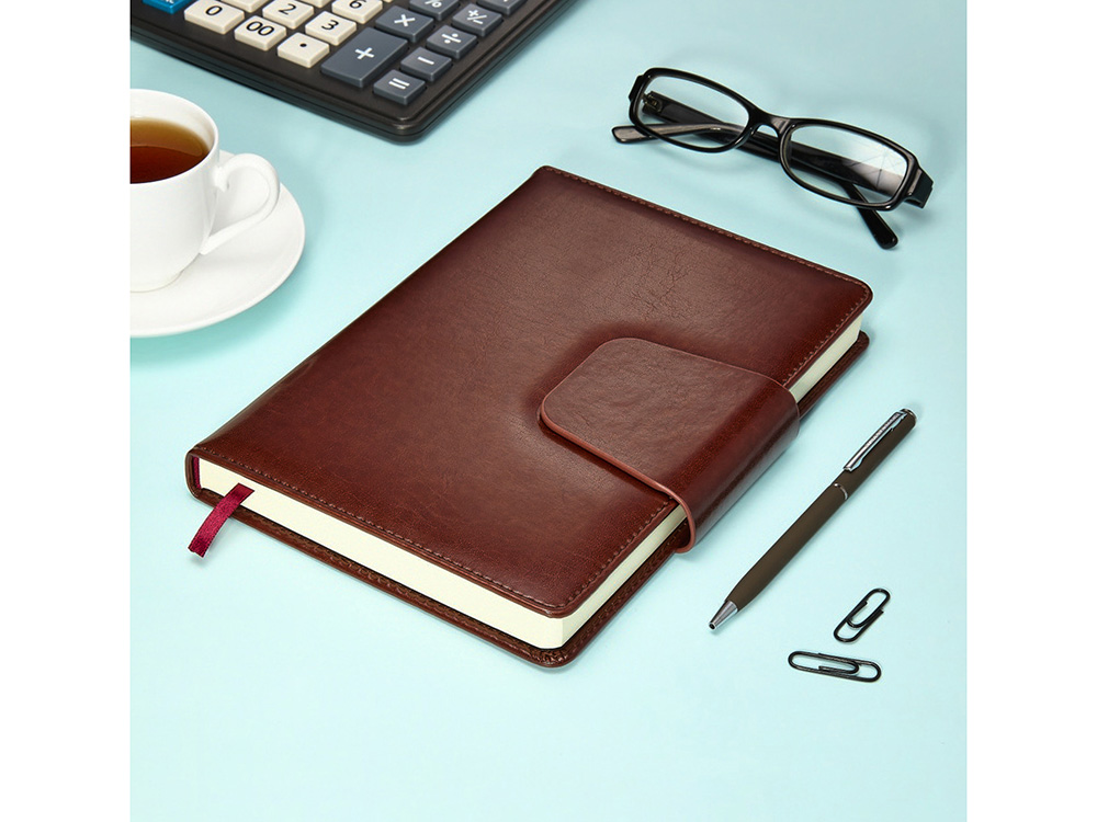 Ежедневник А5 недатированный Prestige, бордовый