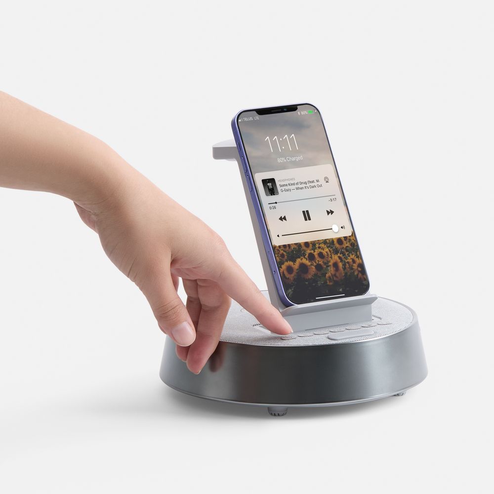 Bluetooth-колонка с беспроводной зарядкой и часами netEnergy, серая Bluetooth-колонка с беспроводной зарядкой и часами netEnergy, серая