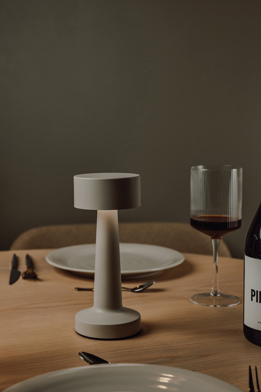 Настольная лампа VINGA Maris из переработанного пластика RCS