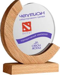 Деревянная награда с УФ печатью на акриловом стекле