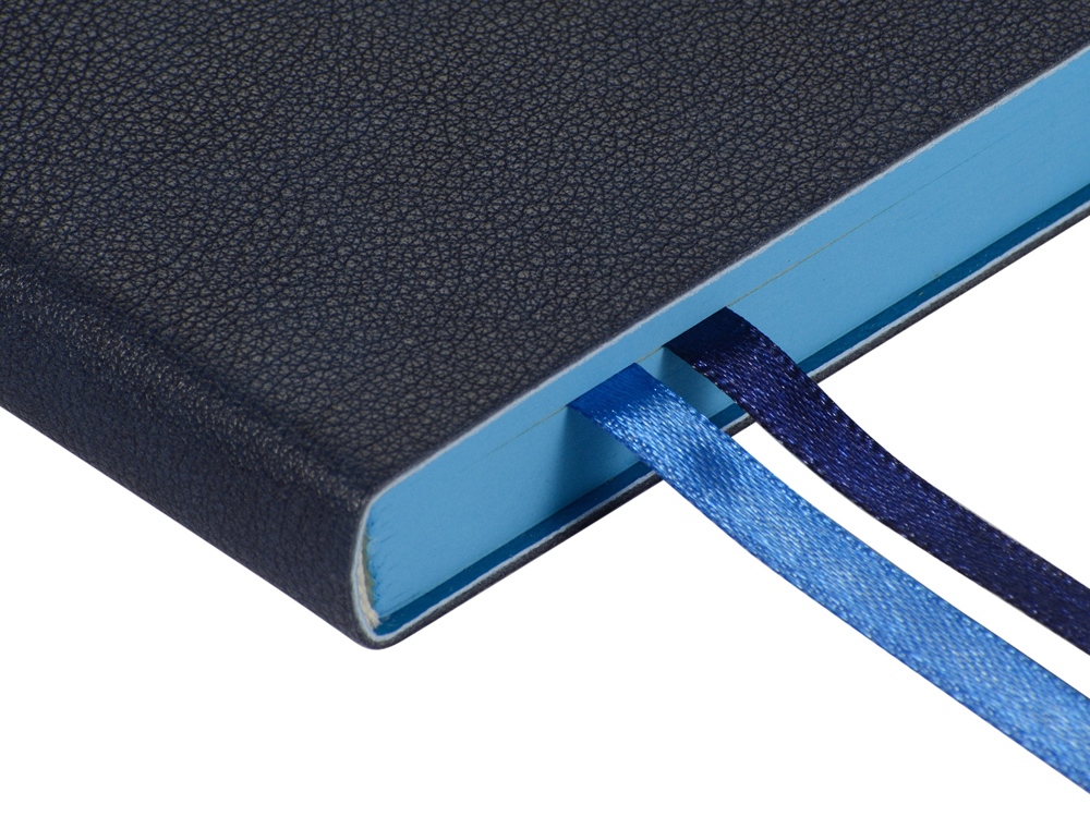 Ежедневник А5 датированный Boston 2026, темно-синий с голубым обрезом