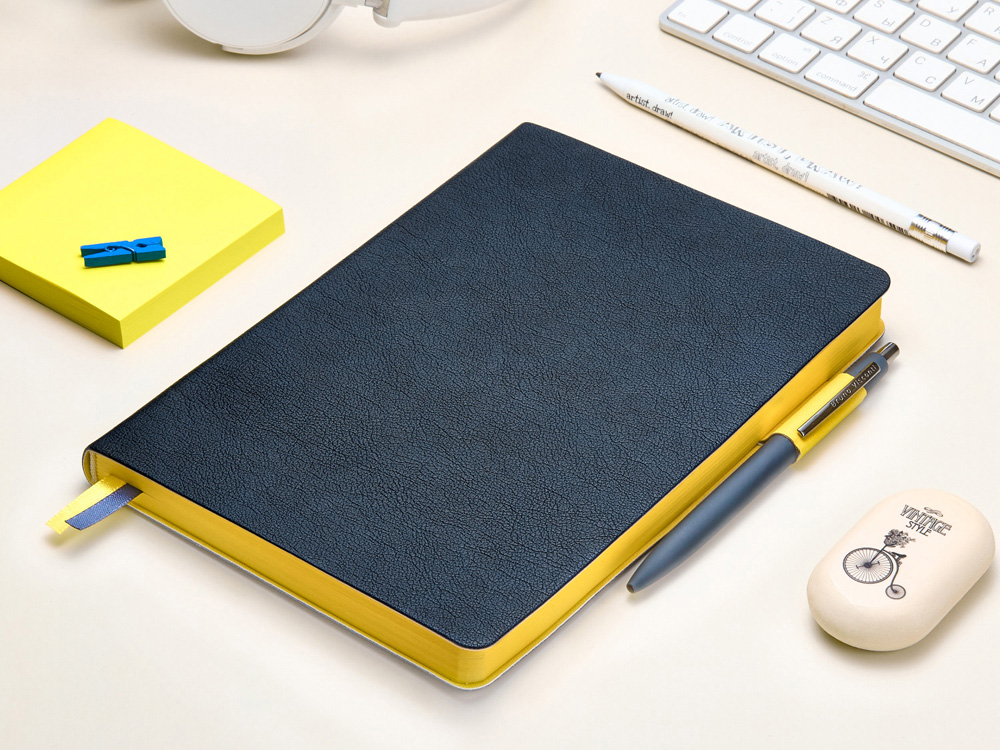 Ежедневник недатированный А5 Boston (темно-синий) желтый обрез