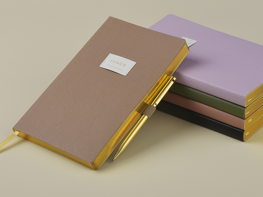 Ежедневник недатированный А5 Zefir с нашивкой, сиреневый Ежедневник недатированный А5 Zefir с нашивкой, сиреневый