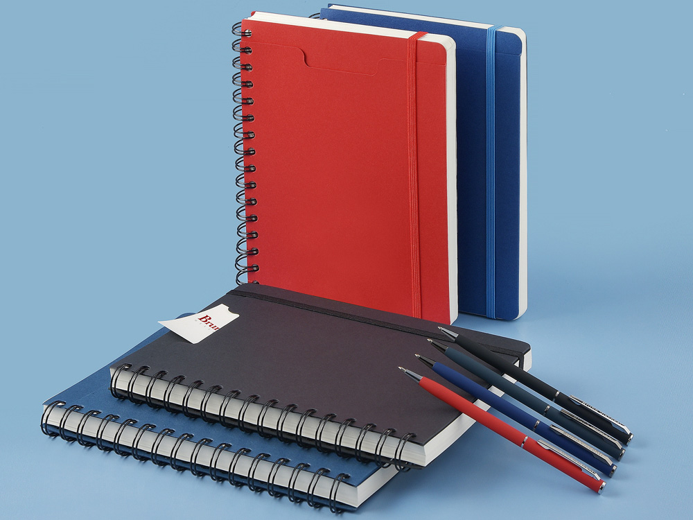 Ежедневник недатированный на гребне А5 Pragmatic, синий (Р) Ежедневник недатированный на гребне А5 Pragmatic, синий (Р)