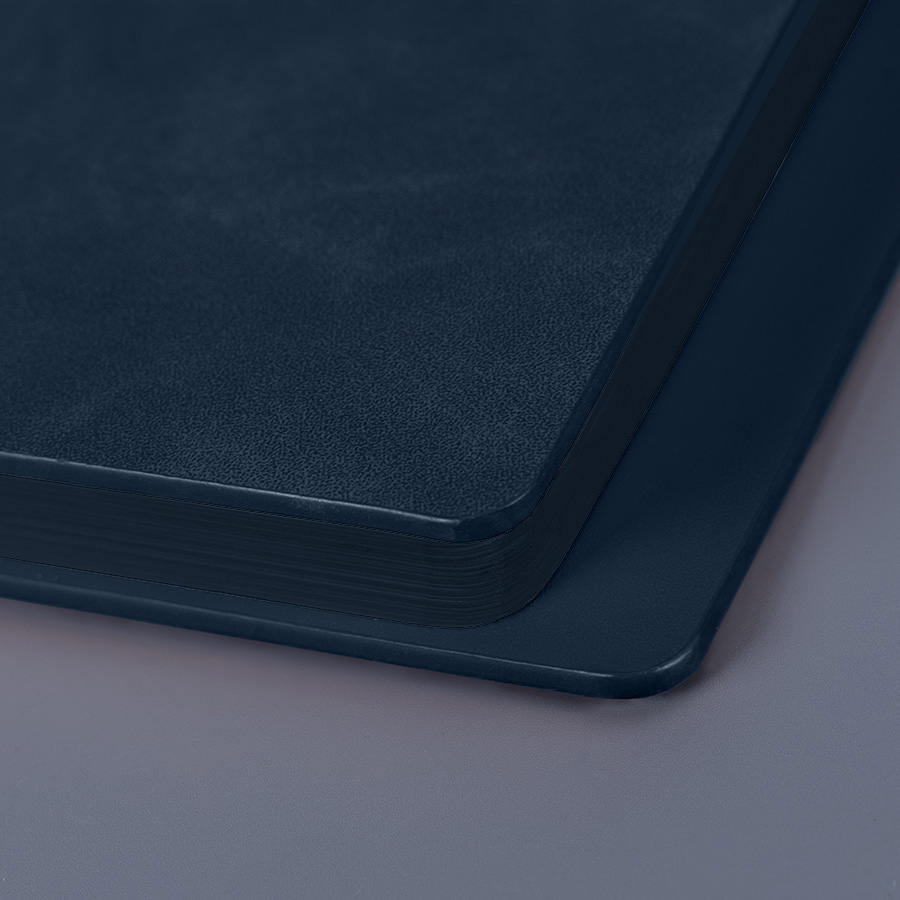 Ежедневник недатированный Solas, формат А5, с магнитом темно-синий, кремовый блок  в линейку