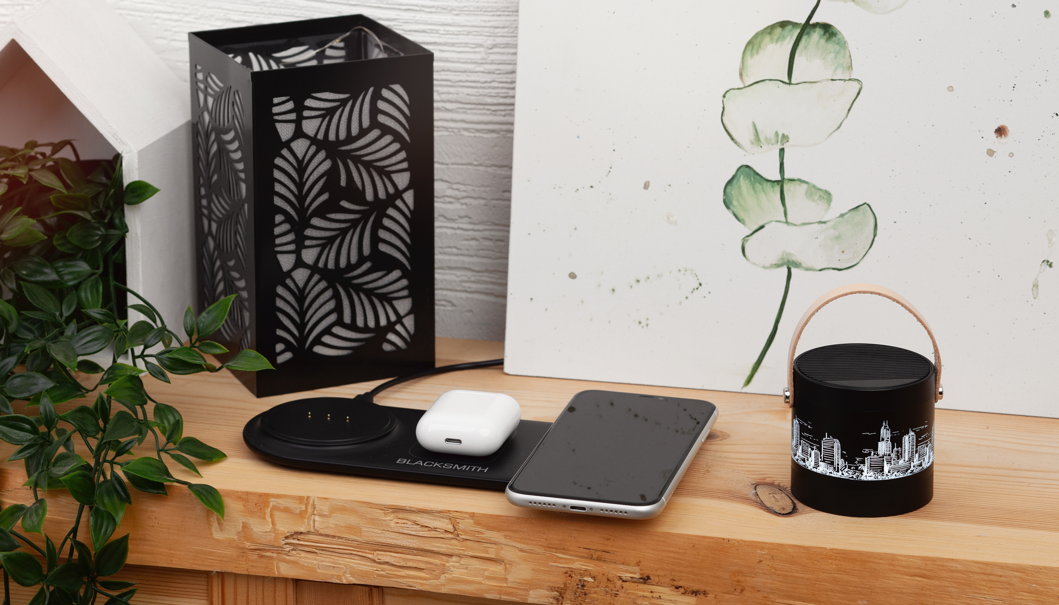 Настольная беспроводная (15W) зарядная станция "Blacksmith" с bluetooth колонкой с подсветкой логотипа Настольная беспроводная (15W) зарядная станция "Blacksmith" с bluetooth колонкой с подсветкой логотипа