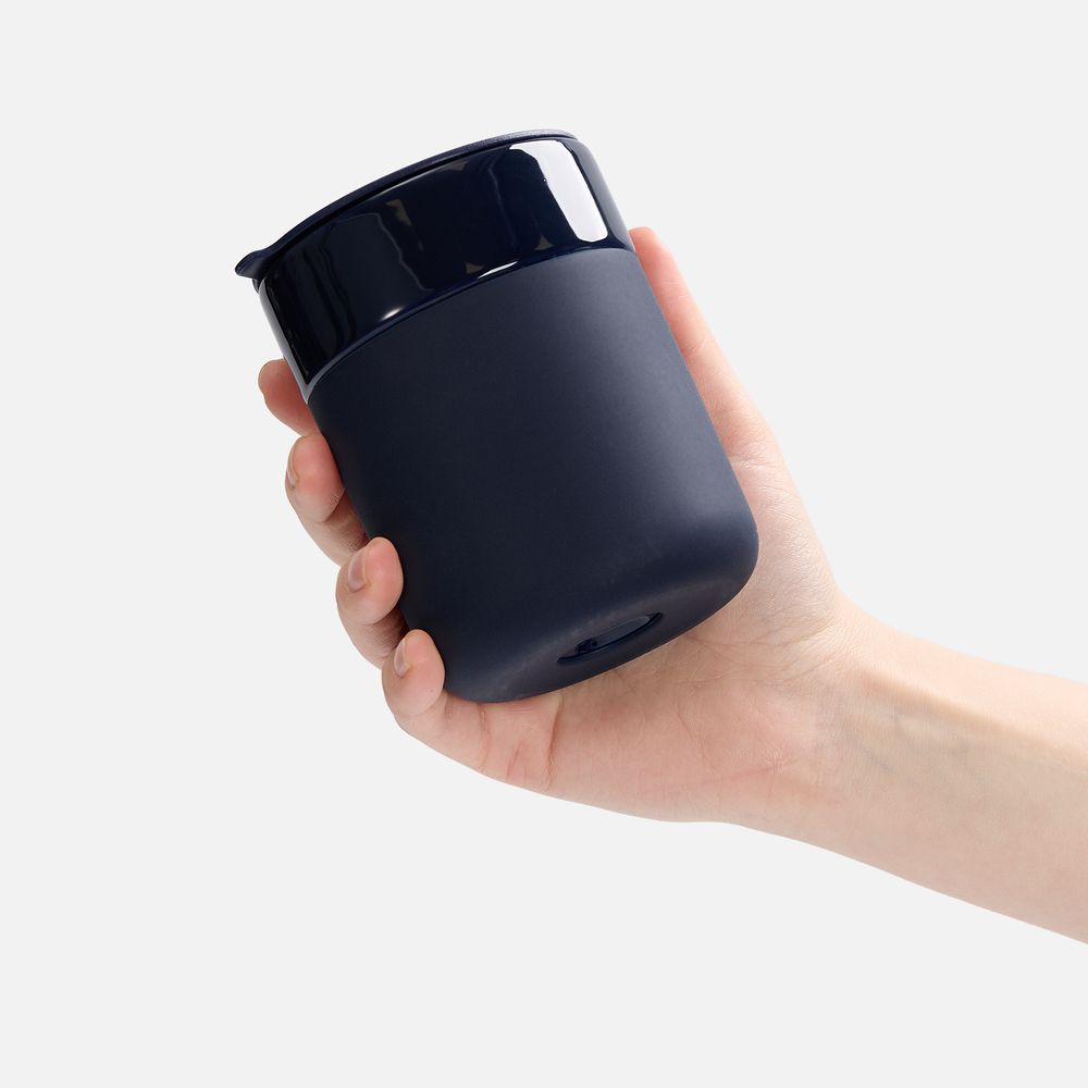 Кружка Nabo с силиконовым держателем, темно-синяя Кружка Nabo с силиконовым держателем, темно-синяя