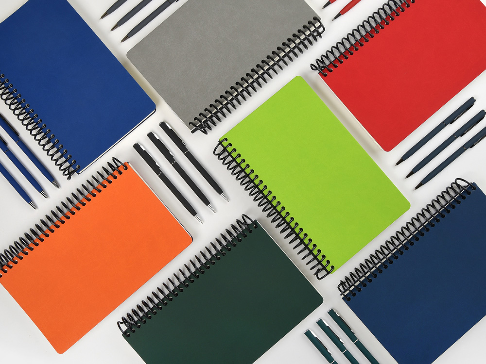 Ежедневник недатированный на спирали А5 Agenda, красный (Р)